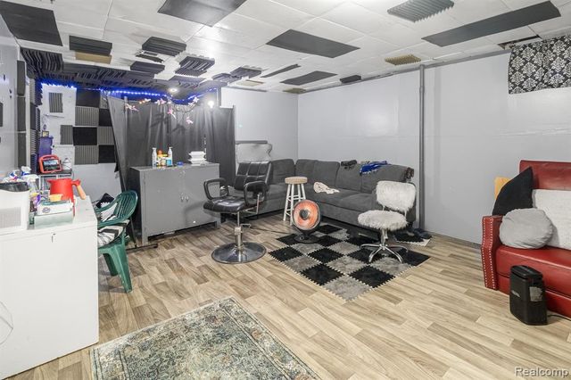 8117 Dale Street, Dearborn Heights, MI 48127