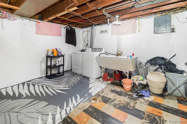 8117 Dale Street, Dearborn Heights, MI 48127