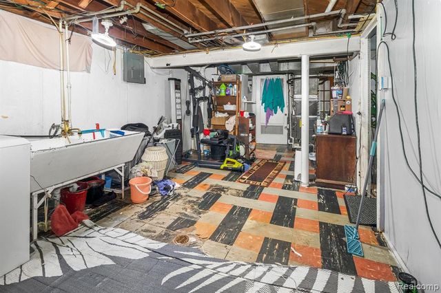 8117 Dale Street, Dearborn Heights, MI 48127