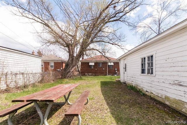 8117 Dale Street, Dearborn Heights, MI 48127