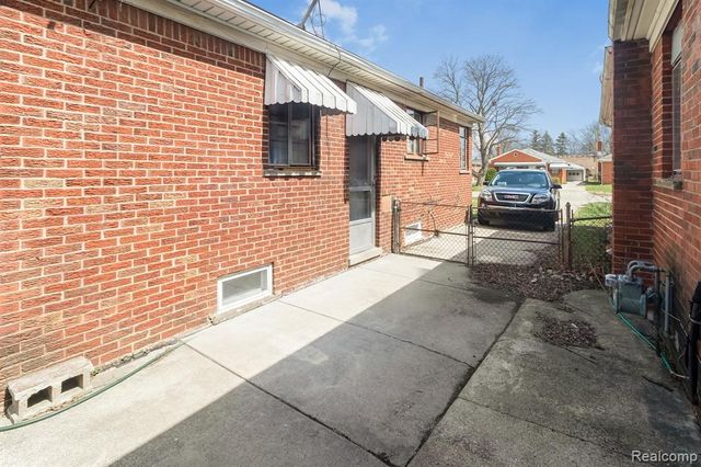 8117 Dale Street, Dearborn Heights, MI 48127