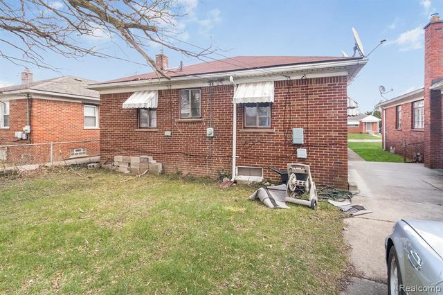 8117 Dale Street, Dearborn Heights, MI 48127