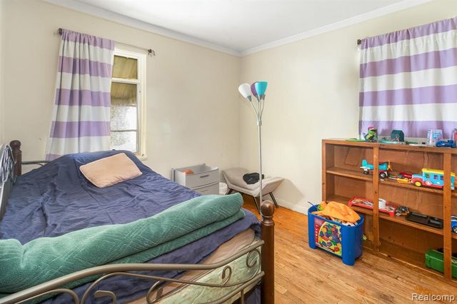 8117 Dale Street, Dearborn Heights, MI 48127