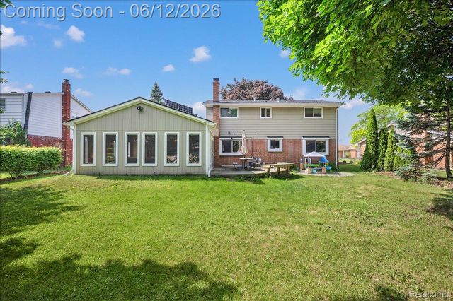 16625 Monticello Drive, Clinton Charter Township, MI 48038