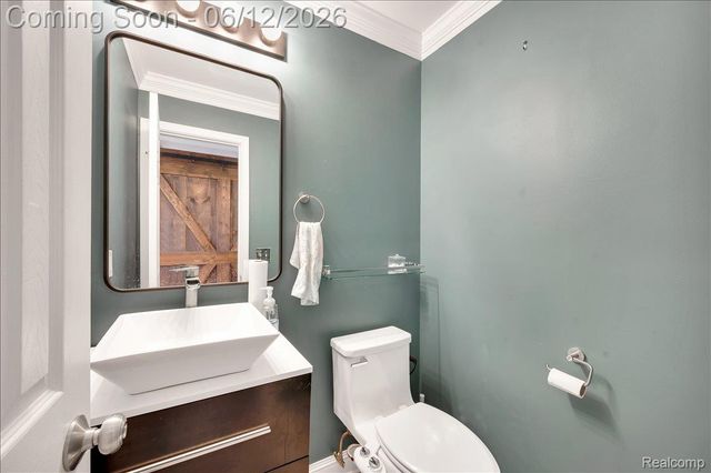16625 Monticello Drive, Clinton Charter Township, MI 48038