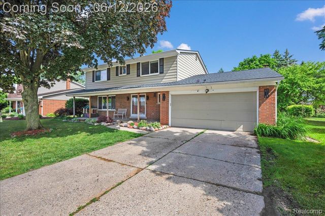 16625 Monticello Drive, Clinton Charter Township, MI 48038