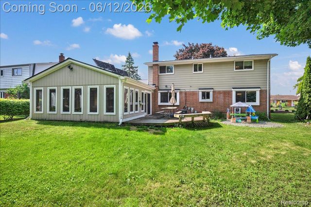 16625 Monticello Drive, Clinton Charter Township, MI 48038
