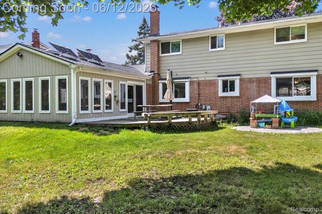 16625 Monticello Drive, Clinton Charter Township, MI 48038