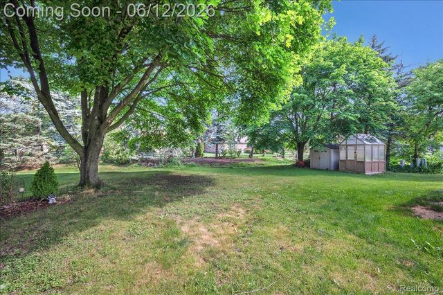 16625 Monticello Drive, Clinton Charter Township, MI 48038