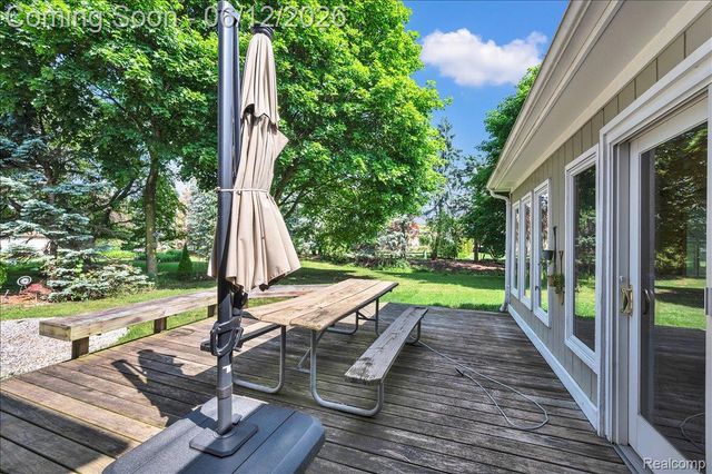 16625 Monticello Drive, Clinton Charter Township, MI 48038