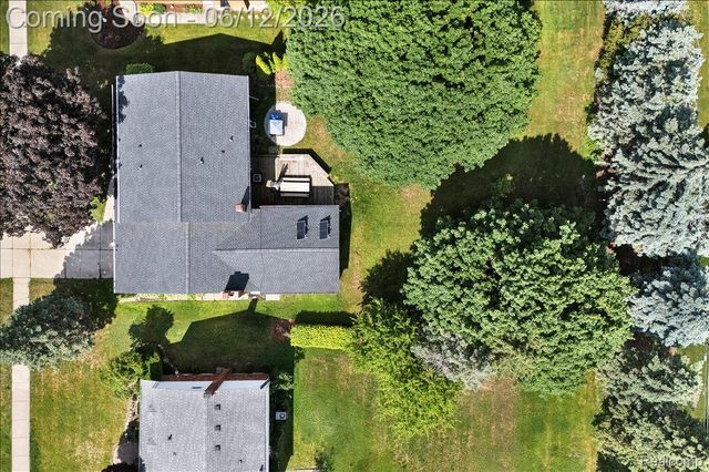 16625 Monticello Drive, Clinton Charter Township, MI 48038