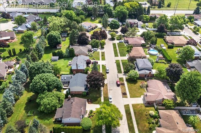 16625 Monticello Drive, Clinton Charter Township, MI 48038