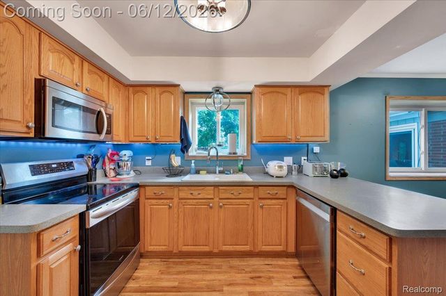16625 Monticello Drive, Clinton Charter Township, MI 48038