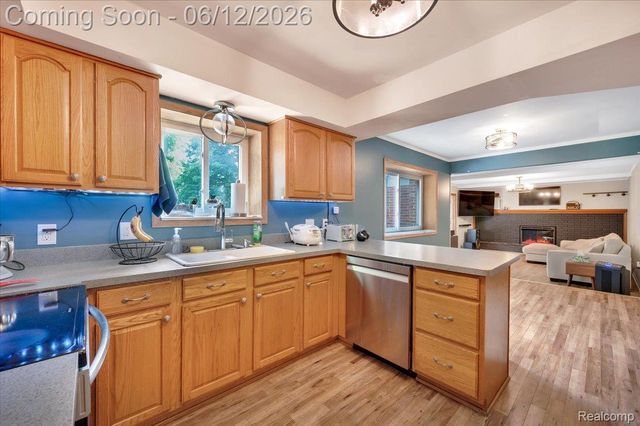 16625 Monticello Drive, Clinton Charter Township, MI 48038