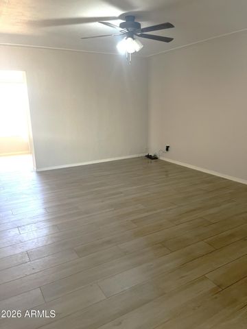 1811 N 44th Street, Phoenix, AZ 85008