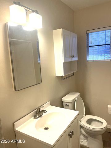 1811 N 44th Street, Phoenix, AZ 85008