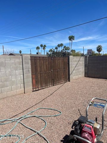 1811 N 44th Street, Phoenix, AZ 85008