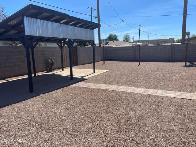 1811 N 44th Street, Phoenix, AZ 85008