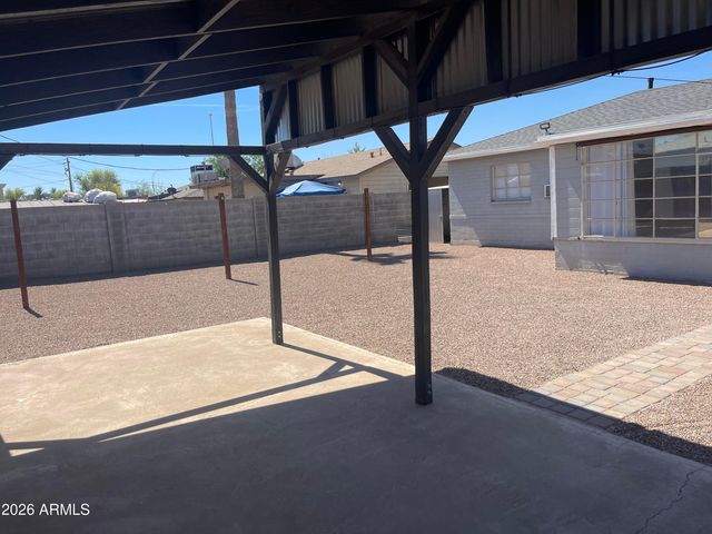 1811 N 44th Street, Phoenix, AZ 85008
