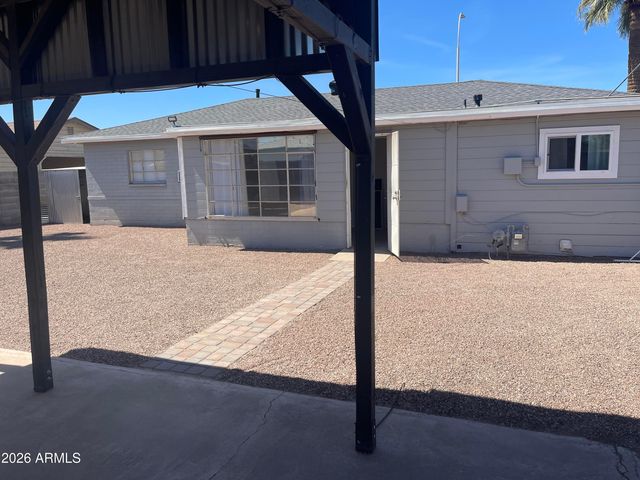 1811 N 44th Street, Phoenix, AZ 85008