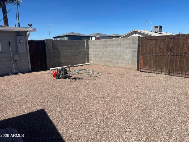 1811 N 44th Street, Phoenix, AZ 85008