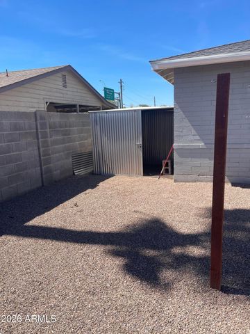 1811 N 44th Street, Phoenix, AZ 85008