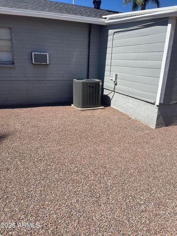 1811 N 44th Street, Phoenix, AZ 85008