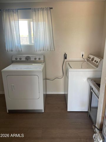 1811 N 44th Street, Phoenix, AZ 85008