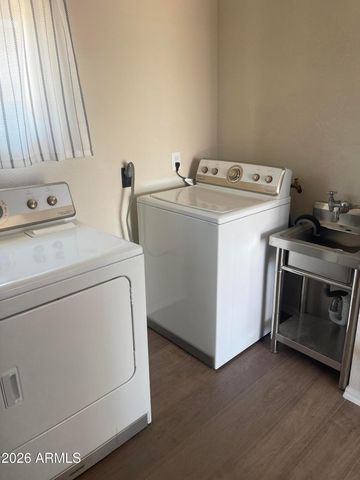 1811 N 44th Street, Phoenix, AZ 85008