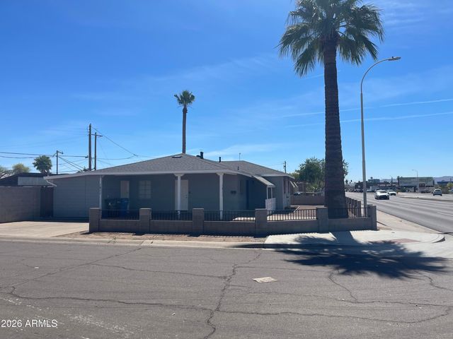 1811 N 44th Street, Phoenix, AZ 85008