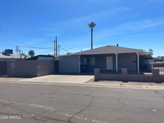 1811 N 44th Street, Phoenix, AZ 85008