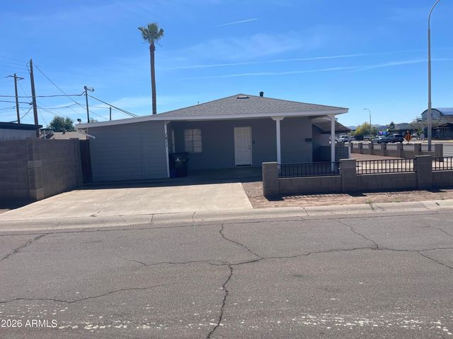 1811 N 44th Street, Phoenix, AZ 85008