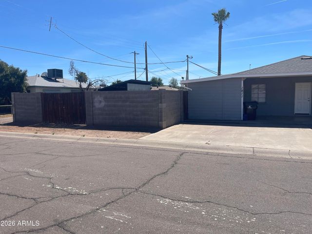 1811 N 44th Street, Phoenix, AZ 85008