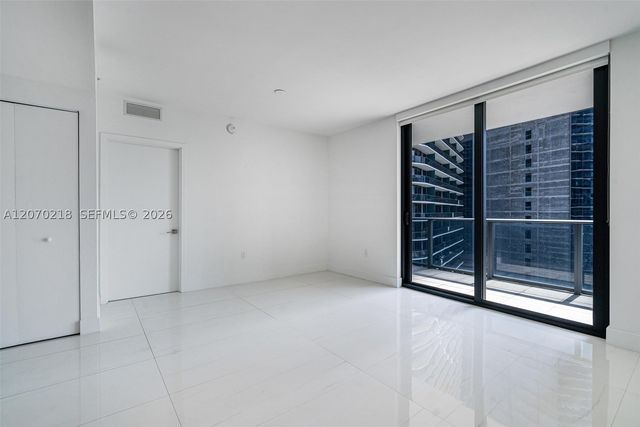 45 SW 9th St 2002, Miami, FL 33130