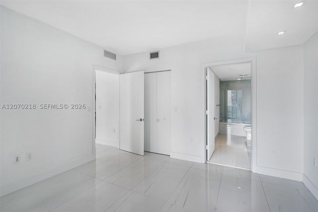 45 SW 9th St 2002, Miami, FL 33130