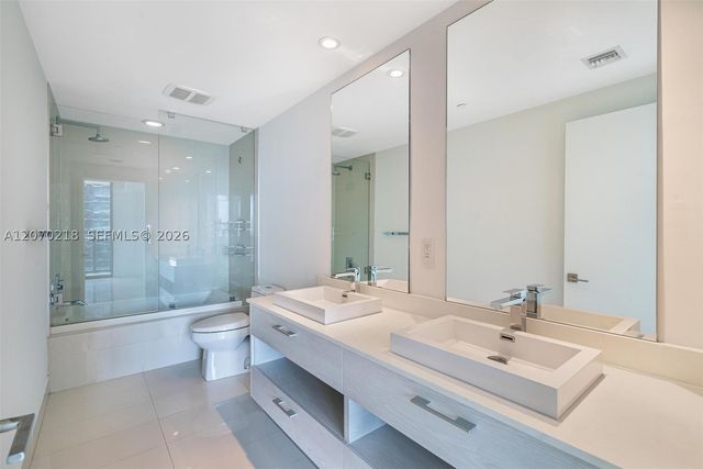 45 SW 9th St 2002, Miami, FL 33130