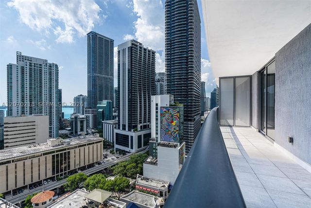 45 SW 9th St 2002, Miami, FL 33130