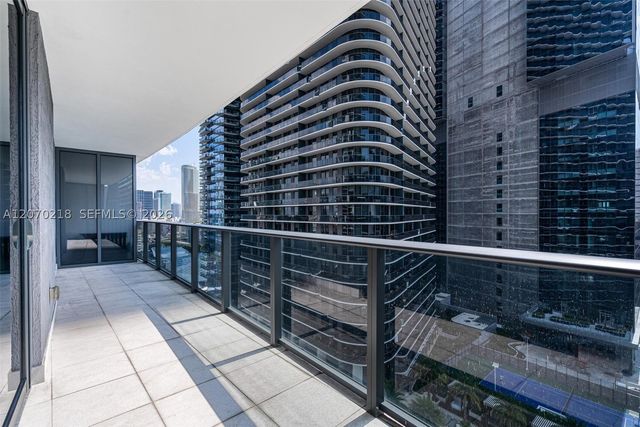 45 SW 9th St 2002, Miami, FL 33130