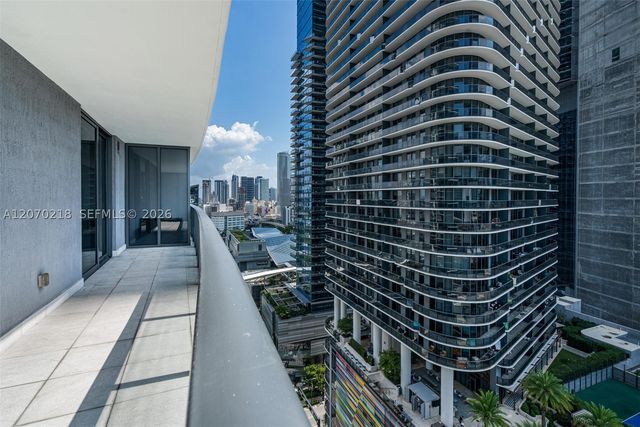 45 SW 9th St 2002, Miami, FL 33130