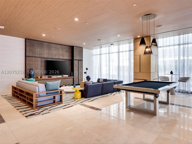 45 SW 9th St 2002, Miami, FL 33130