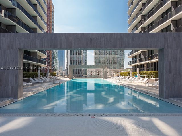 45 SW 9th St 2002, Miami, FL 33130