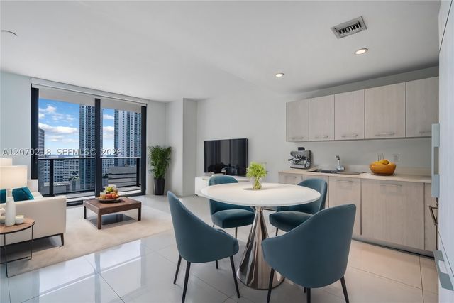 45 SW 9th St 2002, Miami, FL 33130