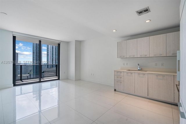 45 SW 9th St 2002, Miami, FL 33130