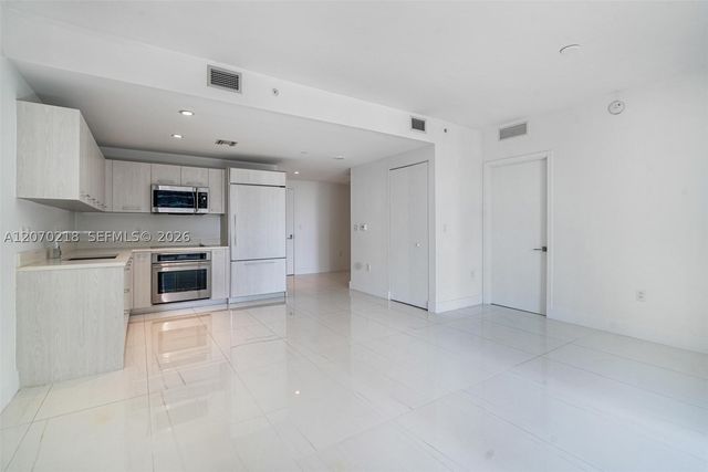 45 SW 9th St 2002, Miami, FL 33130