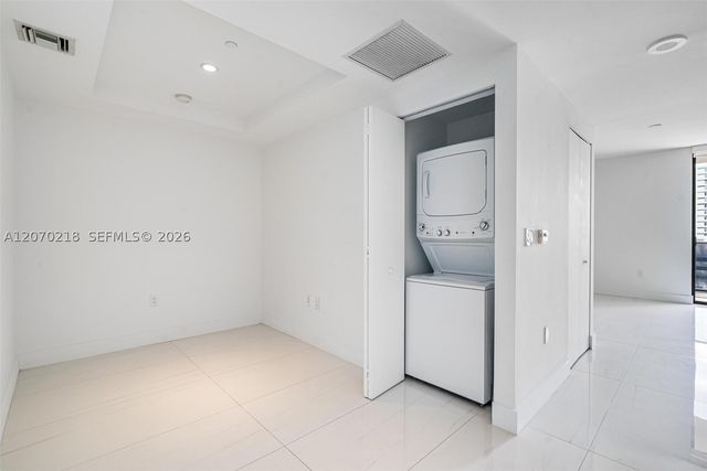 45 SW 9th St 2002, Miami, FL 33130