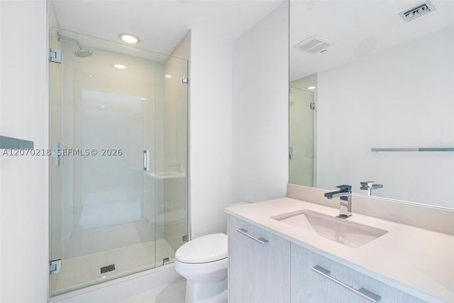 45 SW 9th St 2002, Miami, FL 33130