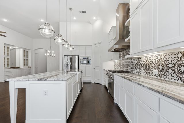 6028 Firefox Lane, Fort Worth, TX 76123