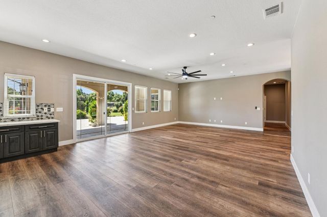 5850 E Ashley Ln, Stockton, CA 95212