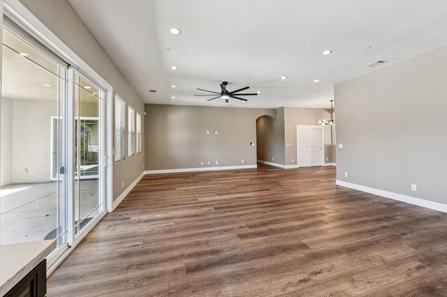 5850 E Ashley Ln, Stockton, CA 95212