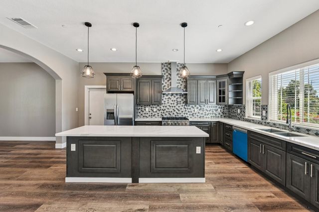 5850 E Ashley Ln, Stockton, CA 95212